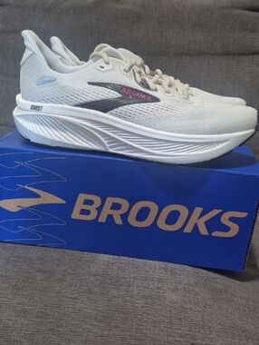 Brooks Ghost 18 Women’s Size 9.5 Coconut Fuchsia NIB